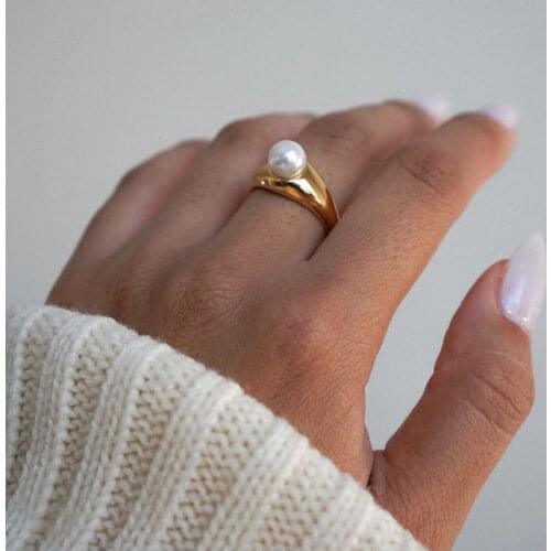 2021 New Style Tarnish Free High Polished Stainless Steel Real Gold Plated Vintage Freshwater Pearl Rings For Women