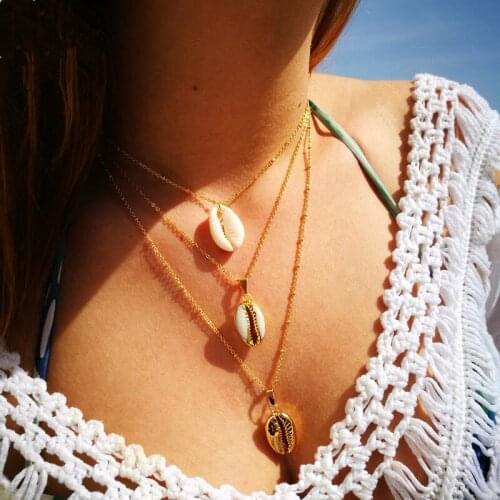 Vintage Fashion Gold Colour Alloy Conch Shell Necklace for Women Shape Pendant Simple Seashell Ocean Beach Boho Bohemian Jewelry