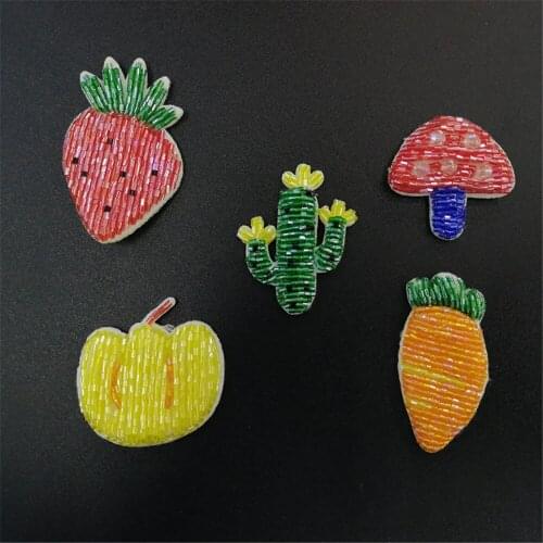 Maxsin 1 Pcs High Quality Hand-beaded Strawberry Carrot Mushroom Patch Hand-sewn Rhinestone Garment Jewelry Accessories DIY