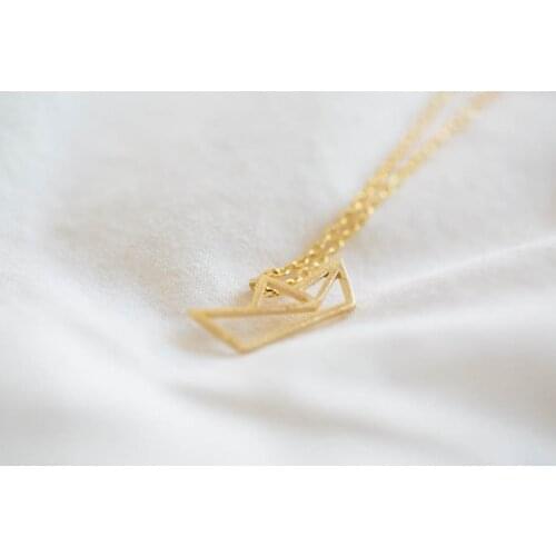 Fashion hollow out of the boat shape pendant necklace