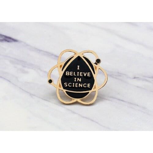 2021 New Creativity Letter I Believe In Science Brooch for Woman Concise Style Black Golden Creative Brooch Jewelry Wholesale