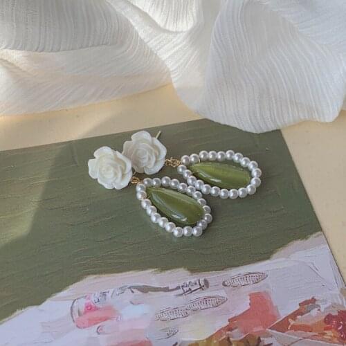 Origin Summer Retro Imitation Pearls Rose Pendant Earrings for Women White Resin Flower Waterdrop Dangle Earrings Pendientes