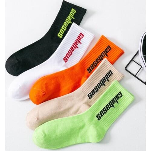 Womens socks sports alphabet tide socks fashion skateboard socks new products focus on recommended cotton socks hip hop style