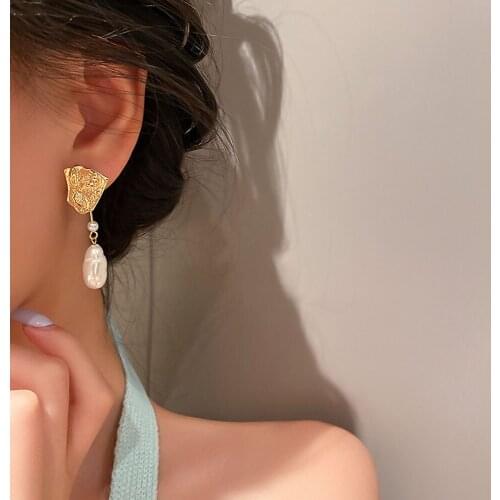 Fashion temperament irregular pearl earrings French retro simple earrings tassel earrings women
