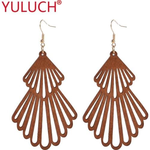 2018 New Natural wooden pop jewelry earrings Christmas snowman hollow pendant fashion woman earrings party gift