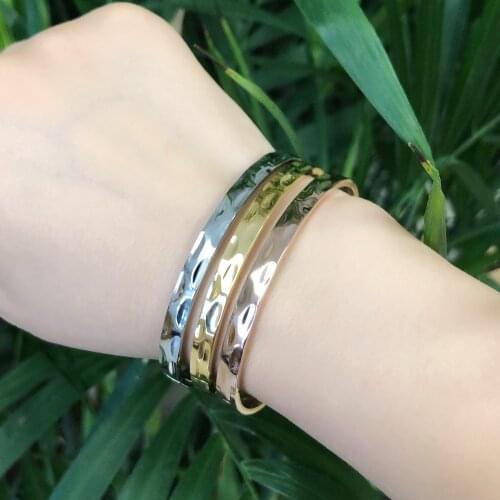 Elegant Classic Cuff Bangles Stainless Steel Bracelets For Women Gold Colour Simple Femal Opening Bague