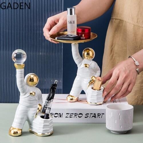 Nordic Astronaut Key Storage Creative Living Room Resin Astronaut Model Coffee Table Storage Tank Cartoon Home Decoration