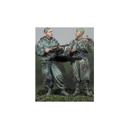 Soviet resin soldiers in World War II Two Soviet soldiers 1:35