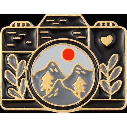 Retro Camera Brooch Red Sun Mountain Love Leaf Metal Icon Badge Ladies Mens Fashion Casual Clothes Pin Lapel Accessories