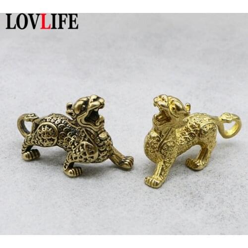 Retro Copper Chinese Ancient Animal Beast Qilin Lucky Keychain Pendant Handmade Brass Feng Shui Car Key Chian Rings Hanging Gift