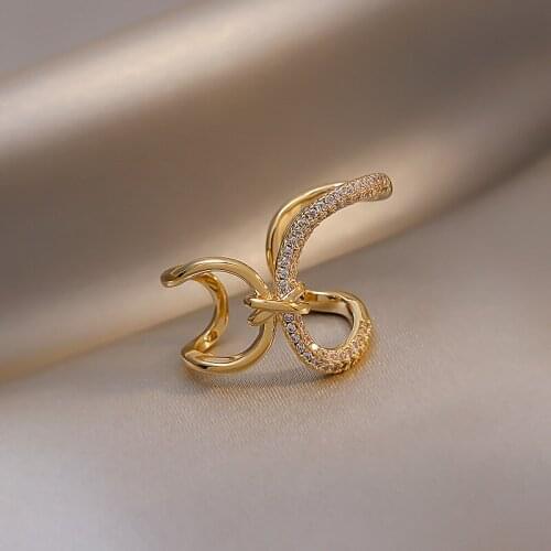Irregular Distortion Rhinestone Ear Clips Without Pierced Ears for Women Korean Trendy Stud Earrings Geometry Elegant Ear Studs