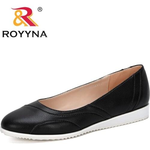 ROYNA 2020 New Designers Microfiber Women Flat Shoes Large Comfortable Shoe Female Working Footwear Ladies Outdoor Loafers Comfy