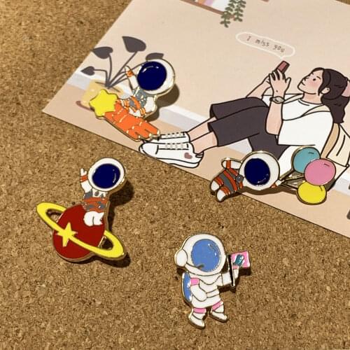 1pcs Cartoons metal Enamel Pin Custom astronaut Brooches Bag Lapel Pin Black White Badge Jewelry Gift for girl Students