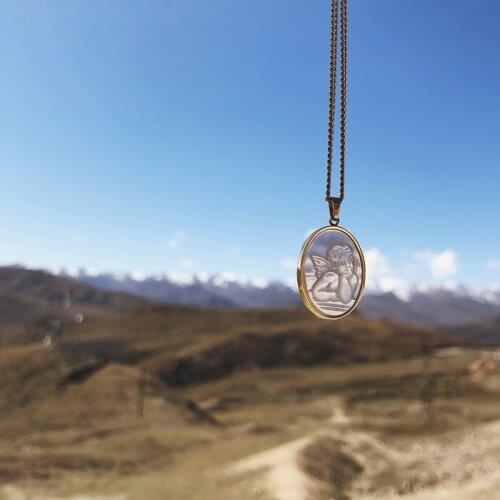 Original European and American thought cherub shell natural oval necklace clavicle chain titanium steel gold color retention