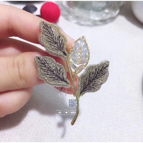 Free Shipping New Material Leaves Design Brooch CZ Stone Decoration Gold Color Brooches Pins Women P arty Jewelry
