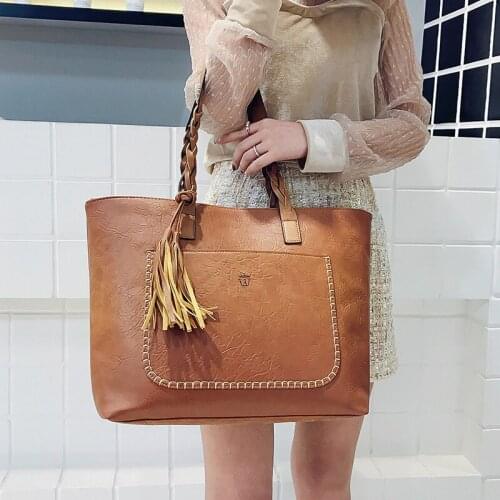 Famous Designers Leather Handbags 2021 Large Capacity Women Bags Shoulder Tote Bags New Women Messenger Bags with Tassel