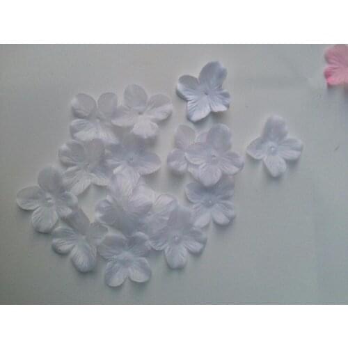 2,000pcs 4.5*4.5cm White Hydrangea Flower Leaves Petals For Wedding Party Holiday Table Venue Decoration