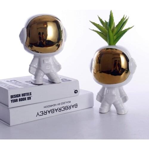 Fun cute Space boy ceramic sculpture decoration Creative unique astronaut Office statue decoration