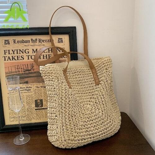 Fashion High Capacity Square Straw Woman Handbags Handmade Woven Shoulder Bag Rattan Bag Bohemian Summer Vacation Casual Tote