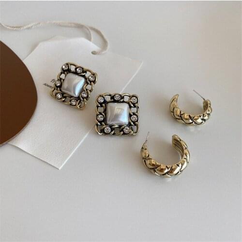 Vintage Gold Color Baroque Pearl Stud Earrings For Women C Circle Geometric Ladies Earring Fashion Studs Ear Jewelry