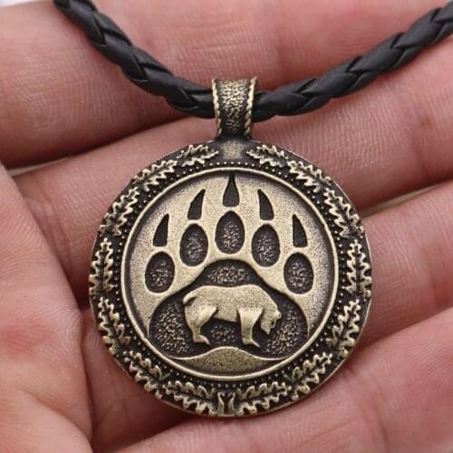 2020 New Retro Style Stainless Steel Bear Paw Round Necklace Mens Fashion Trend Roaring Bear Print Pendant Necklace