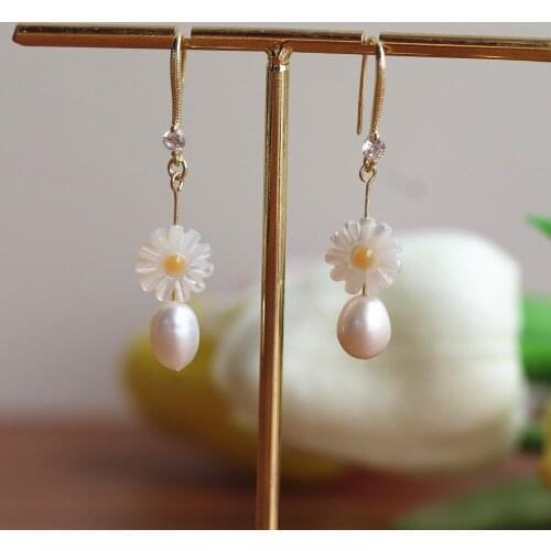 1pair/lot)10mm Daisy flower Pearl Shell And Natural Pearl with 925 silver with gold plated earrings for women wedding jewelry