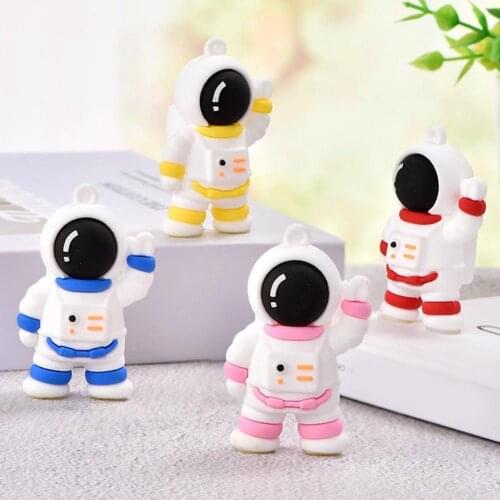 Key Chain Creative Cartoon Astronaut Spaceman Keychain Doll School Bag Pendant Car Key Chain Ring Desktop Ornament Small Gift