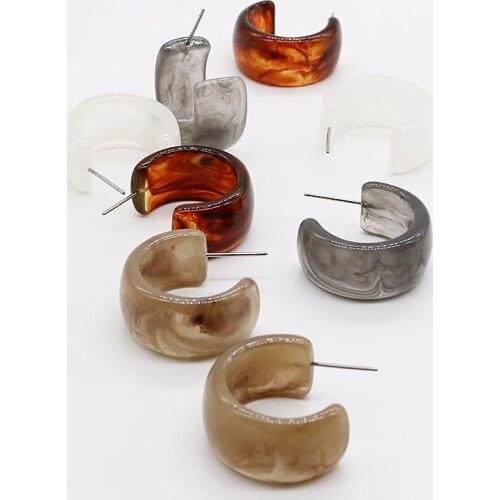 UJBOX Factory Wholesale White Gray Brown Resin Earrings Multi Color Geometric Half Round Pattern Hoop Earrings E759
