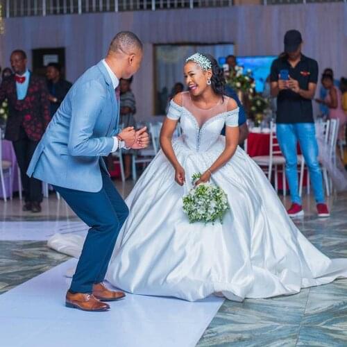 Modern Sheer Neckline Wedding Dresses Short Sleeves Beaded Luxury Gowns for Bride Long Sweep Satin A Line Vestidos De Fiesta