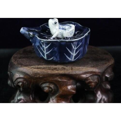 China Blue and white ceramic frog teapot small crafts statue
