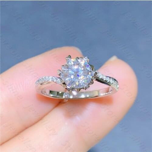 New 925 silver inlaid Moissan diamond ring, fine inlaid, D color, super shiny