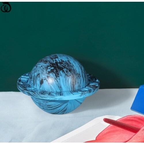 WU CHEN LONG Nordic Astronaut Planet Art Sculpture Creative Figurines Resin Crafts Simple And Modern Home Decoration R6373