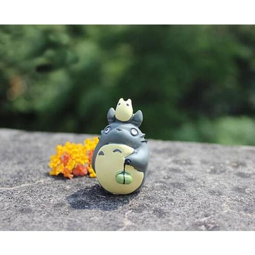 Miniature Tiny Totoro Hold Seed Leaf Bag, Totoro Ghibli Figurines , Fairy Garden Supplies Terrarium Accessories