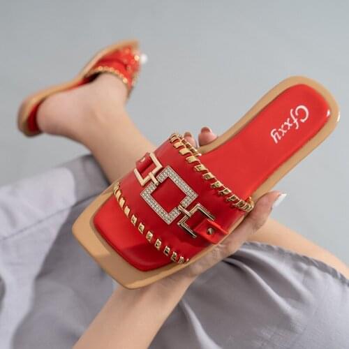Luxury Brand Design Women Slippers Red Square Toe Flat Heel Slide Sandals Golden Chain Flip Flops Shiny Rhinestone Womens Shoes