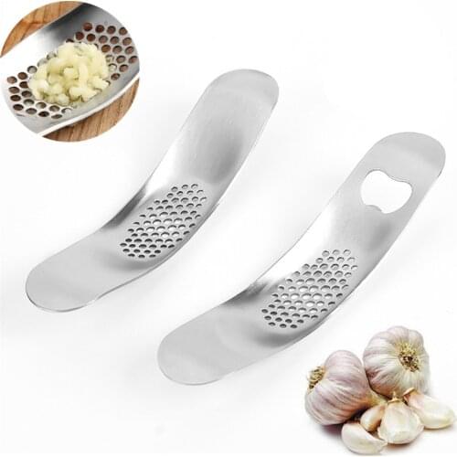 Kitchen Gadget Curved Garlic Press Stainless Steel Multi-Function Manual Garlic Creative Cloves Kitchen Garlic Press Tool 2021