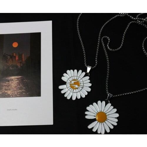 VSnow Trendy Stainless Steel Little Daisy Flower Pendant Necklace for Women Girls Lightning Party Plant Necklace Jewelry