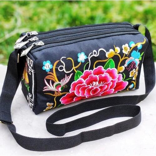 2021 New Fashion Womens Shoulder Bags Light Yunnan Ethnic Style Flower Pattern Retro Chain Crossbody Bag Casual Party Business