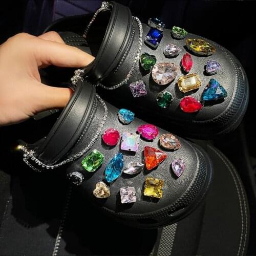 Luxury Croc Charms Designer DIY Fashion Vintage Shoe Charms for Crocs Colorful Decoration Cool Bundle Shoe Accessories for Girls
