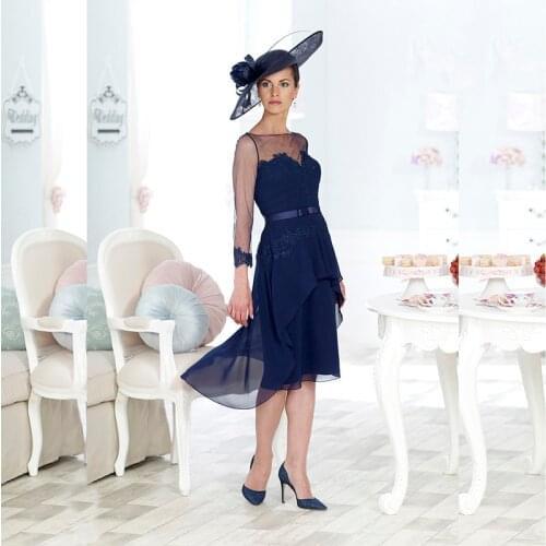 2021 Spring Hot Sale Navy Blue Mother of the Bride Dresses High Low Illusion Bateau Neck Wedding Party Gowns Lace Long Sleeve