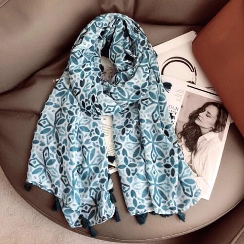 2021 New Vintage Flower Print Tassel Scarf Shawls Women Beautiful Floral Soft Trendy Hijab Wrap