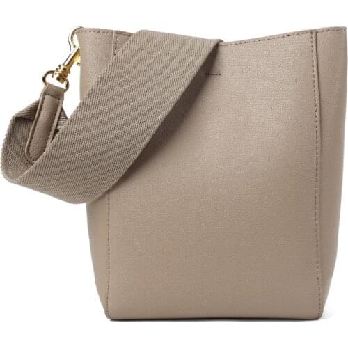 2018 Leather Bucket Pack New Fashion Simple Wide Shoulder Pack Single Shoulder Pack Leisure Portable Girl Pack