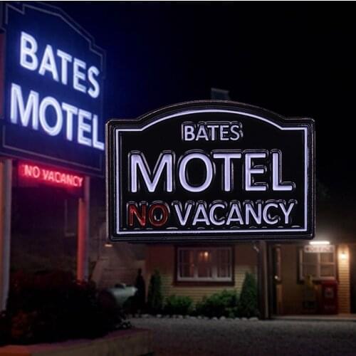 BATES MOTEL NO VACANCY Brooch BEER BAR SIGN Enamel Pin Serial Killer Horror Film location Metal Badge