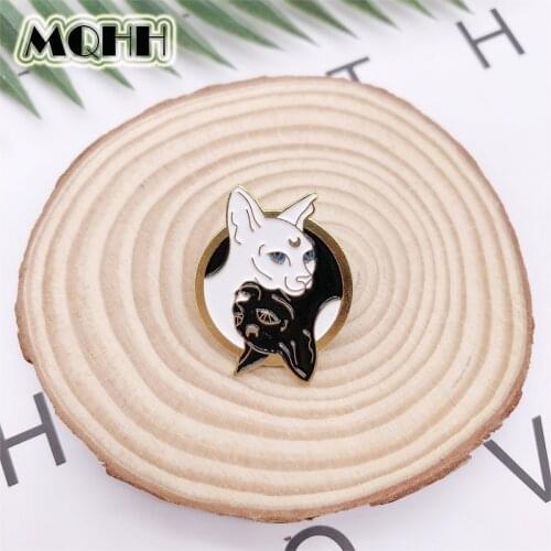 Creative Cartoon Cute Black White Animal Cat Hug Enamel Brooch Pin Alloy Badge Clothes Bags Accessories Woman Jewelry Gift