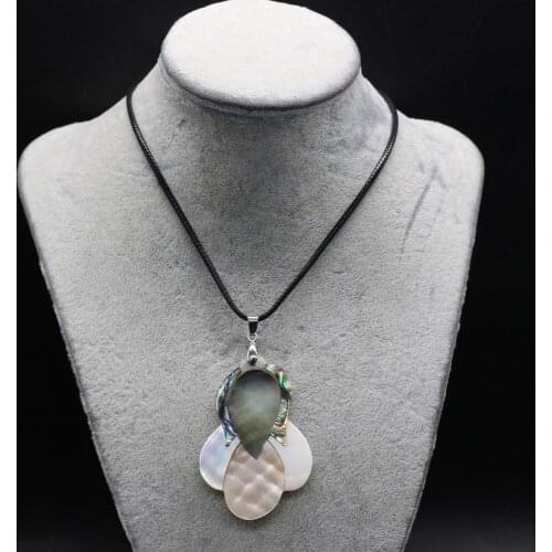 Natural Fish Colored Shell Pendant Necklace Fashion Cute Animal Leather Rope Jewelry DIY Charms Necklace for Women Men Gift