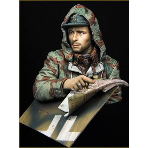 1/10 ancient officer man bust (NO BASE ) Resin figure Model kits Miniature gk Unassembly Unpainted