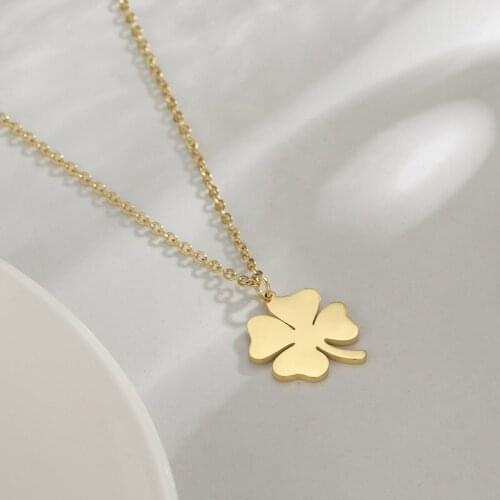 VCU Classic Hollow Lucky Four-leaf Clover Couple Necklace All-match Temperament Leaf Pendant