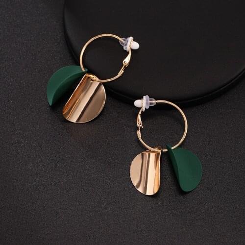 New Fashion Round metal Statement clip on Earrings Geometric charm Earrings for Women Punk Metal Earring Trendy Jewelry Elegant