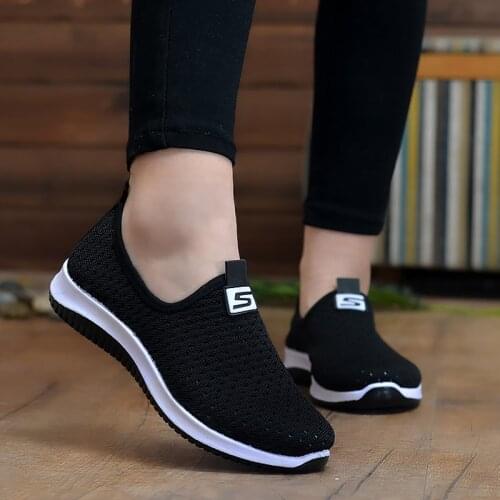 Flat shoes women Flying weaving Mesh shoes Breathable Sneakers women slip on soft Shoes woman Ladies shoes Platform loafer