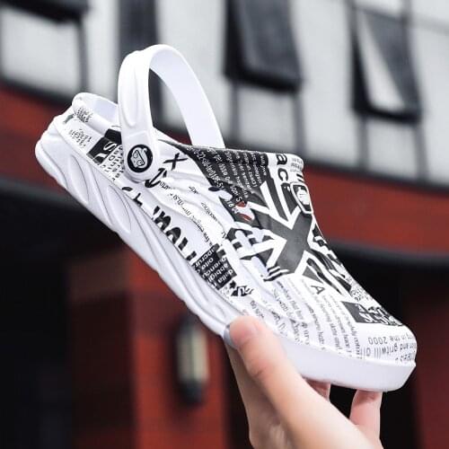 New breathable hole slippers indoor comfortable multifunctional shoes for men and women non-slip waterproof lightweight slippers