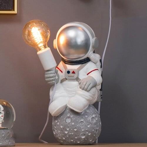 Modern Astronaut Table Lamp Art Deco Resin Lamp Table Bedroom Lamp Creative Living Room Loft Decoration Space Man Desk Light LED